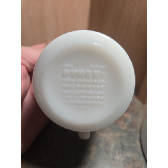 2 Pyrex Gold Butterflies Teacup Coffee Mugs Milk Glass #1410 D Handle Vintage - Picture 5 of 6